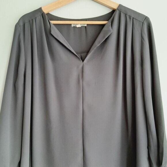PLEIONE | Split Neck Light High-Low Hem Flowy Blouse Top Gray Sz M Flawed - Picture 2 of 11